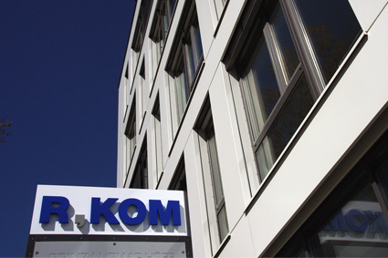 SKM Skyline optimiert Datenübertragung im Glasfasernetz der R-KOM
